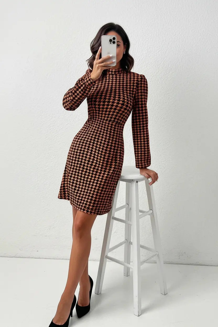 Houndstooth Dress Mirror Selfie – Full Head Visible